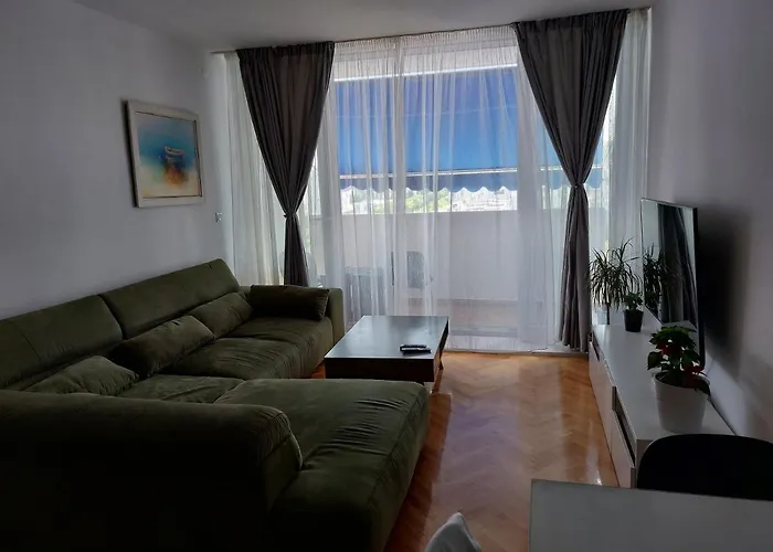 Lenci Apartment Split